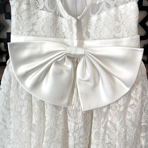 🌟Gorgeous Light Cream Flower Girl Dress (4T) - Picture 4 of 9